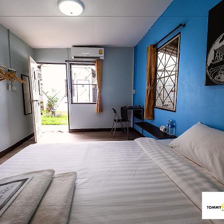 Tommy Huts Hotel Чиангмай Екстериор снимка