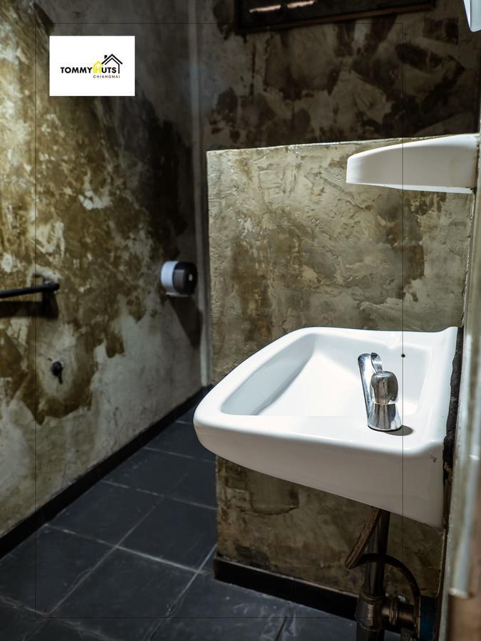 Tommy Huts Hotel Чиангмай Екстериор снимка