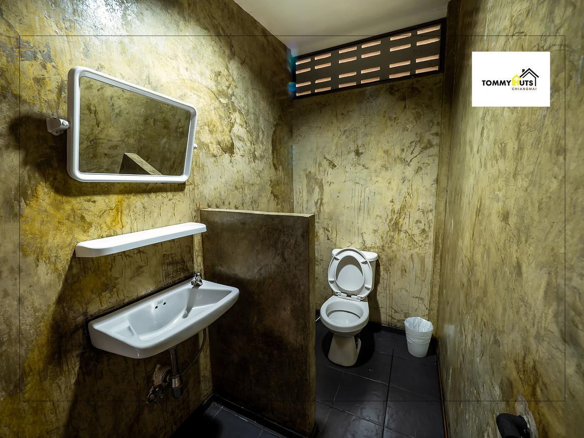 Tommy Huts Hotel Чиангмай Екстериор снимка