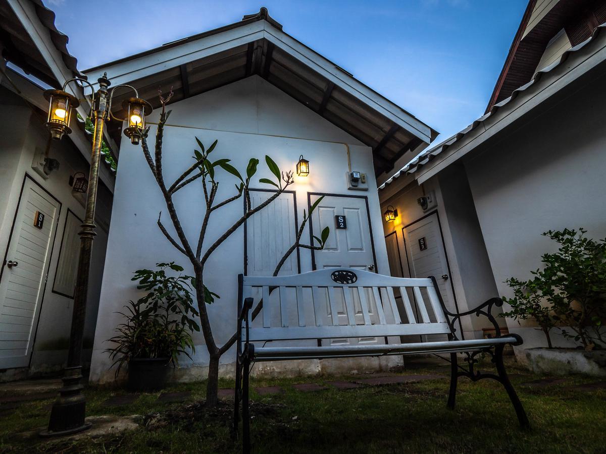 Tommy Huts Hotel Чиангмай Екстериор снимка
