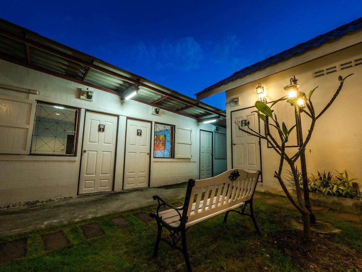 Tommy Huts Hotel Чиангмай Екстериор снимка