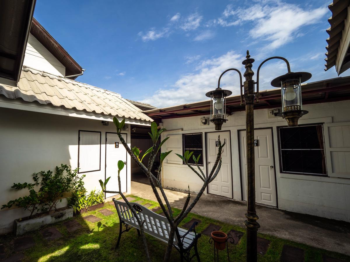 Tommy Huts Hotel Чиангмай Екстериор снимка