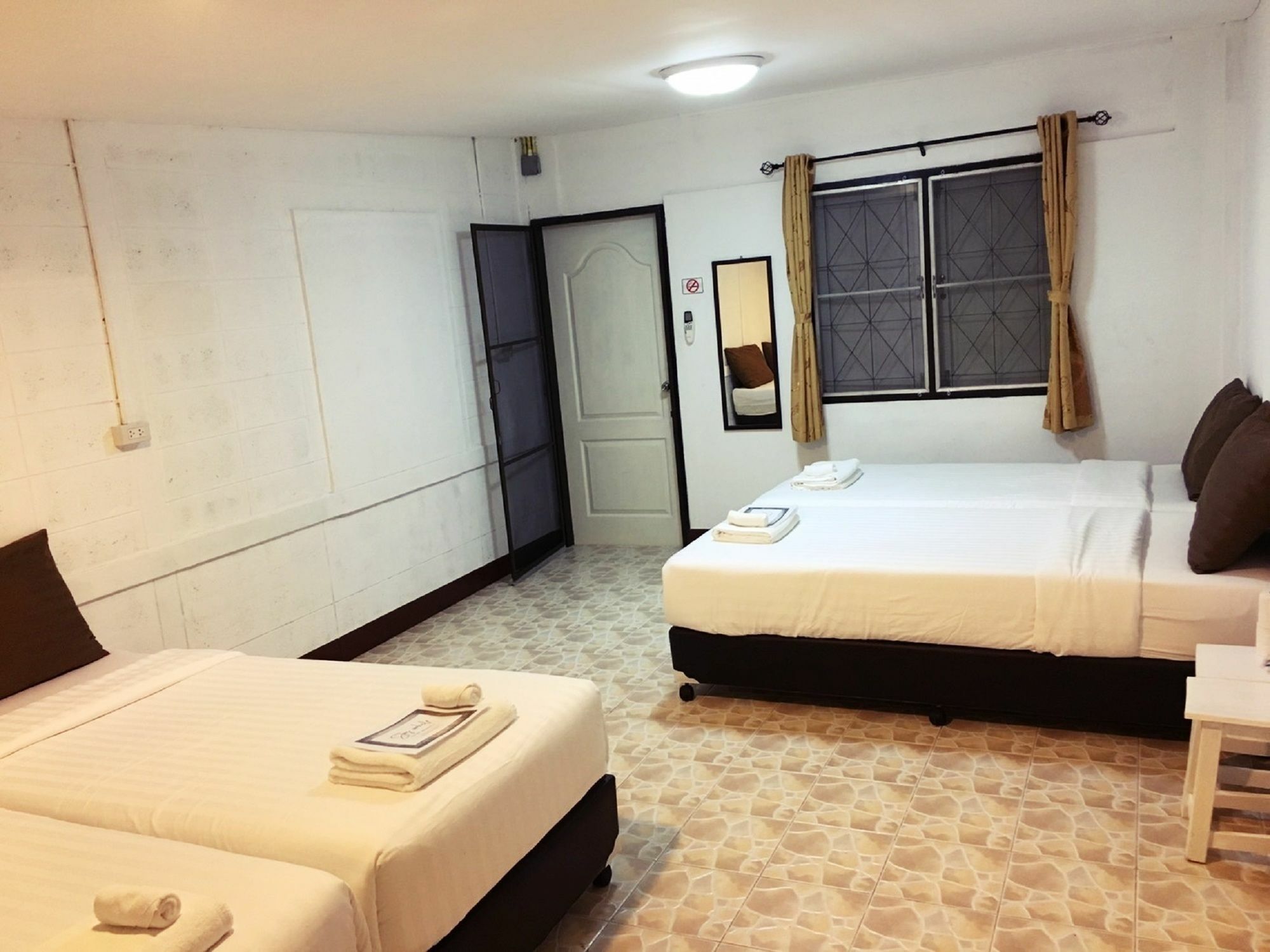Tommy Huts Hotel Чиангмай Екстериор снимка